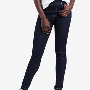 Women's Skinny Perfectly Slimming Pull-On Jeggings
